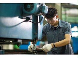 四川五金沖壓件加工廠，潤滑油使用規(guī)范