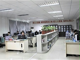 深圳五金沖壓廠，五金加工機(jī)械手操作8-誠瑞豐科技